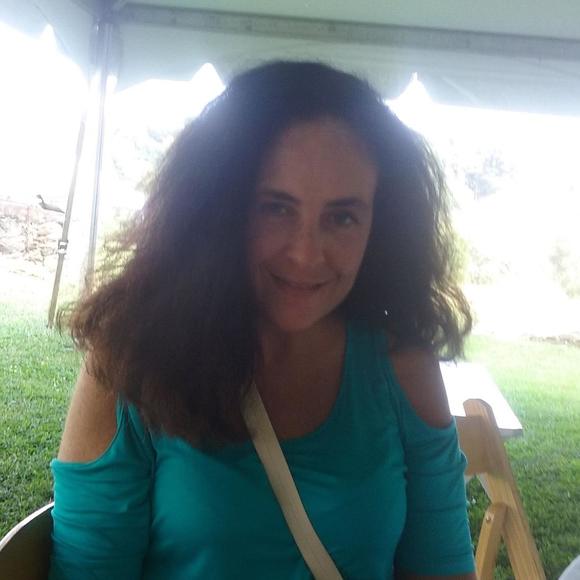 Meet your Posher, Jenn - Picture 2 of 3